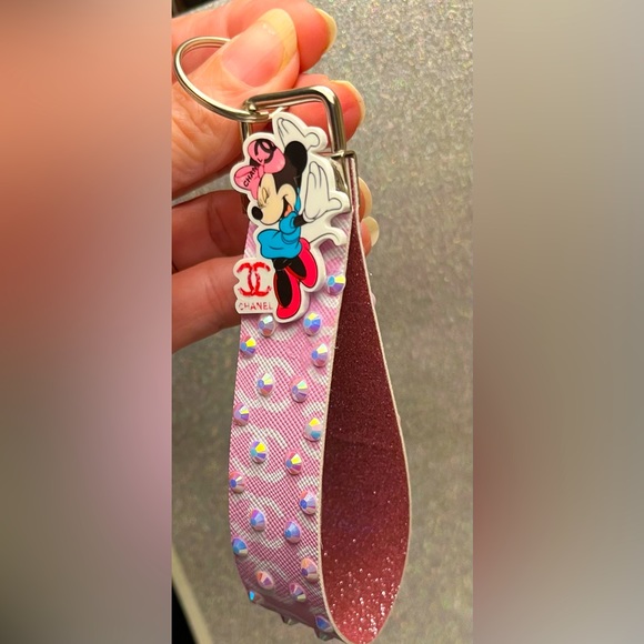 Handmade Minnie Mouse Bedazzled Key Fob - Picture 3 of 5